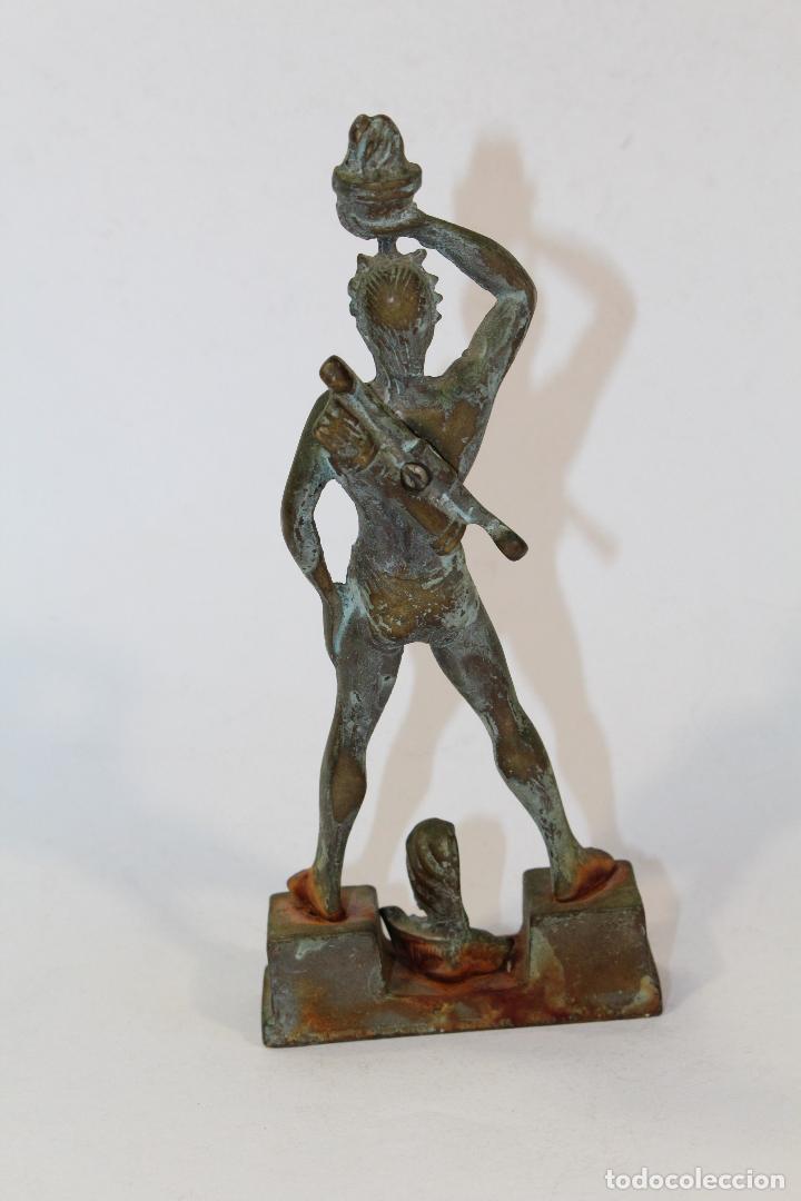 Antig&uuml;edades: figura coloso de rodas en bronce - Foto 3