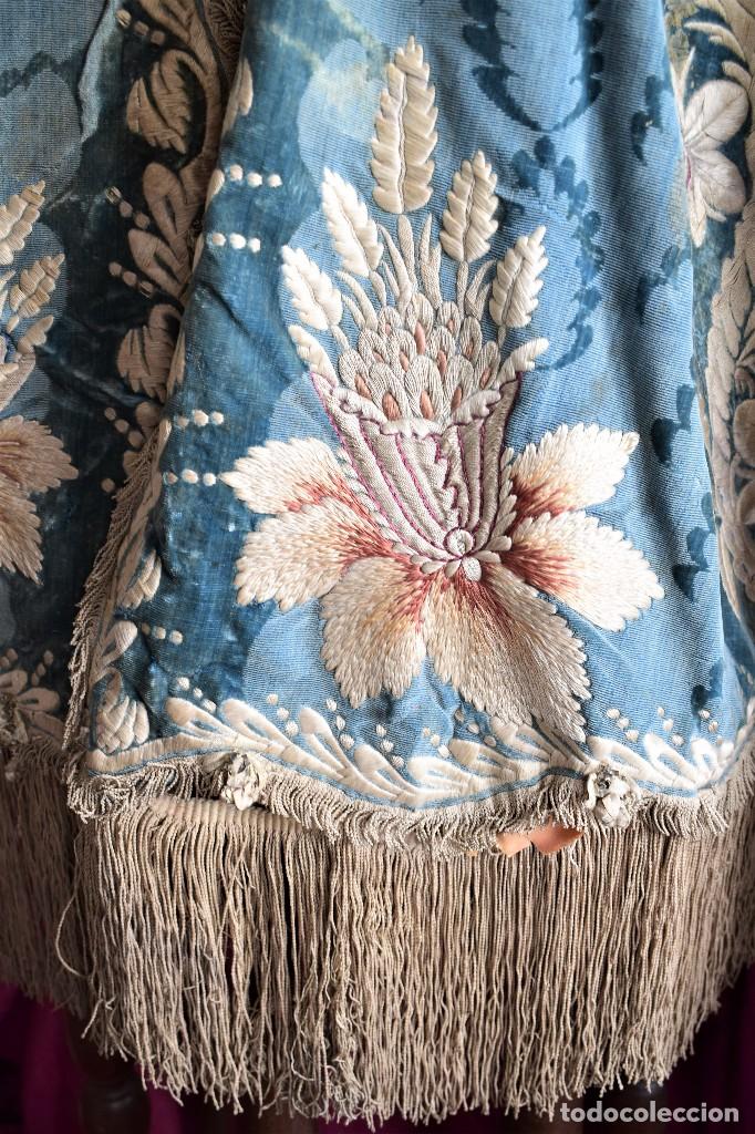 Antigüedades: Espectacular capa / manton capillo de terciopelo bordado circa S XVII - Foto 3 - 99162439
