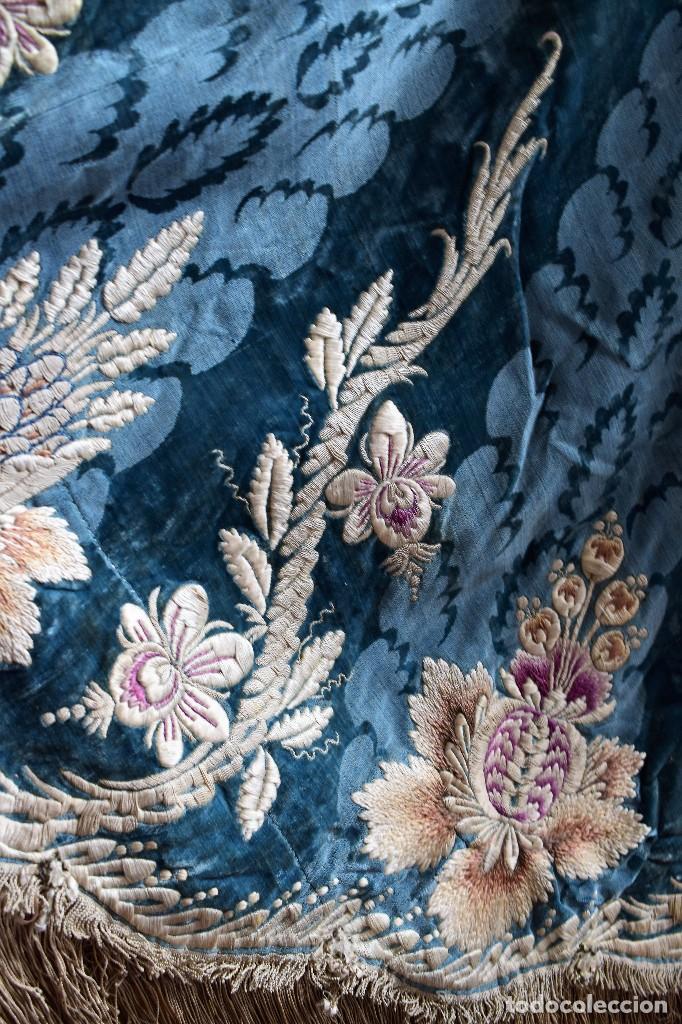Antigüedades: Espectacular capa / manton capillo de terciopelo bordado circa S XVII - Foto 5 - 99162439