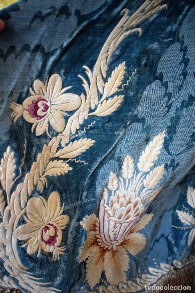 Antigüedades: Espectacular capa / manton capillo de terciopelo bordado circa S XVII - Foto 7 - 99162439