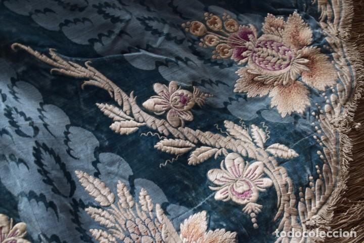 Antigüedades: Espectacular capa / manton capillo de terciopelo bordado circa S XVII - Foto 10 - 99162439