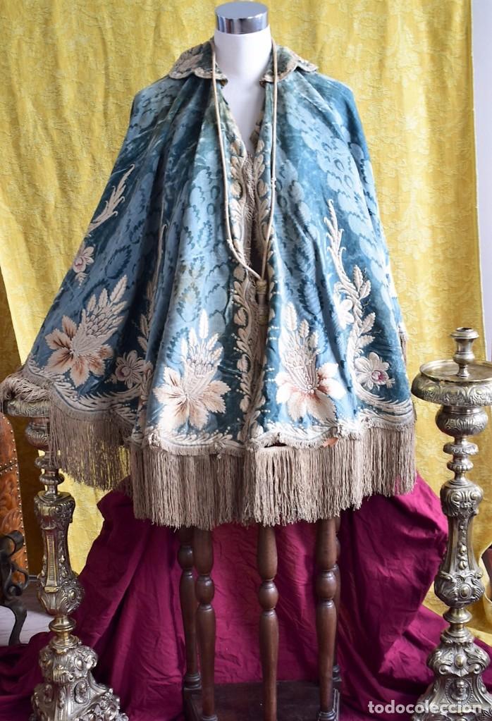 Antigüedades: Espectacular capa / manton capillo de terciopelo bordado circa S XVII - Foto 13 - 99162439