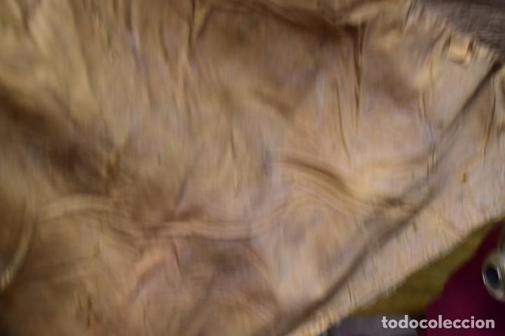 Antigüedades: Espectacular capa / manton capillo de terciopelo bordado circa S XVII - Foto 16 - 99162439