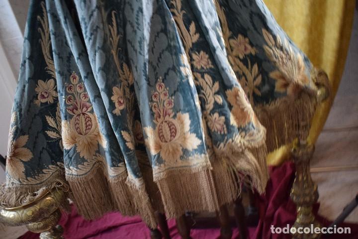 Antigüedades: Espectacular capa / manton capillo de terciopelo bordado circa S XVII - Foto 22 - 99162439