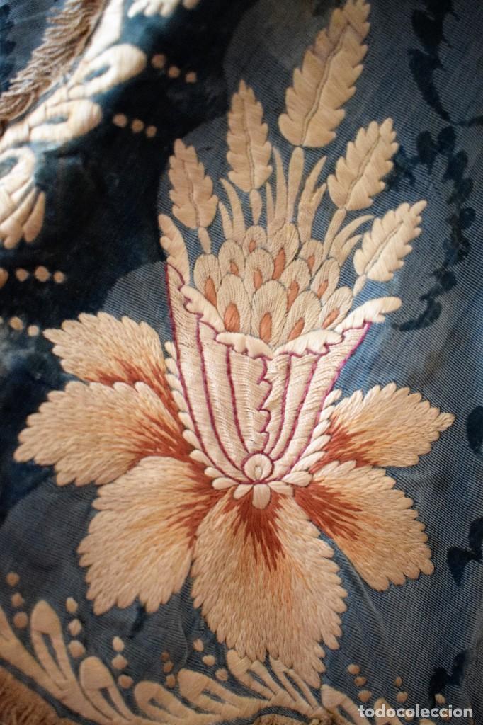 Antigüedades: Espectacular capa / manton capillo de terciopelo bordado circa S XVII - Foto 23 - 99162439