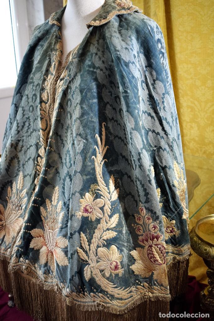 Antigüedades: Espectacular capa / manton capillo de terciopelo bordado circa S XVII - Foto 25 - 99162439