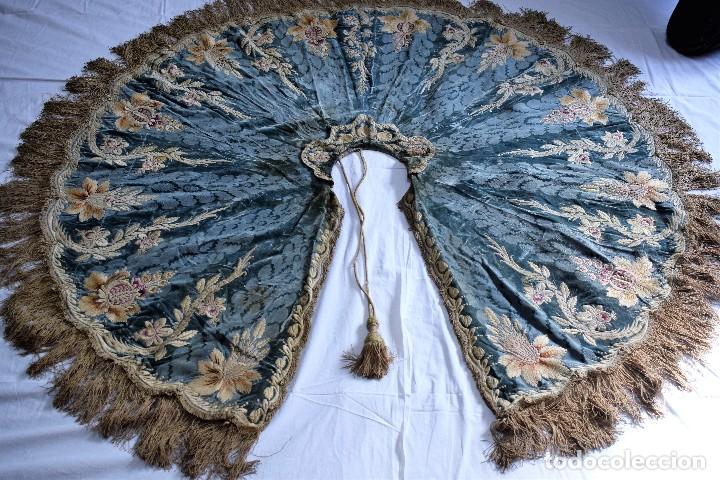 Antigüedades: Espectacular capa / manton capillo de terciopelo bordado circa S XVII - Foto 27 - 99162439