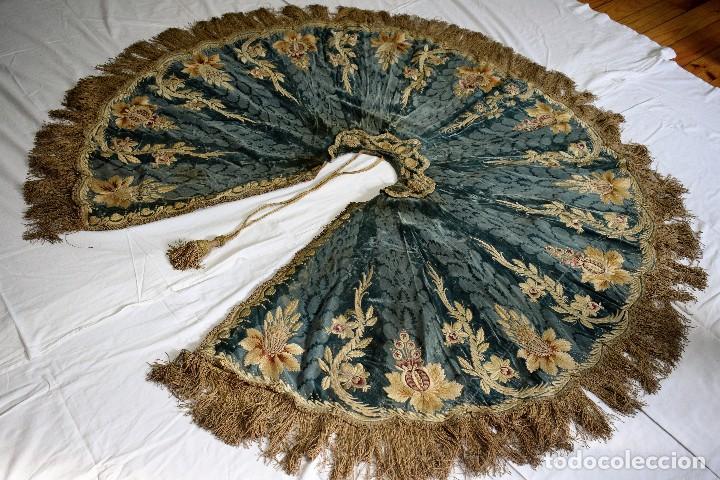 Antigüedades: Espectacular capa / manton capillo de terciopelo bordado circa S XVII - Foto 28 - 99162439