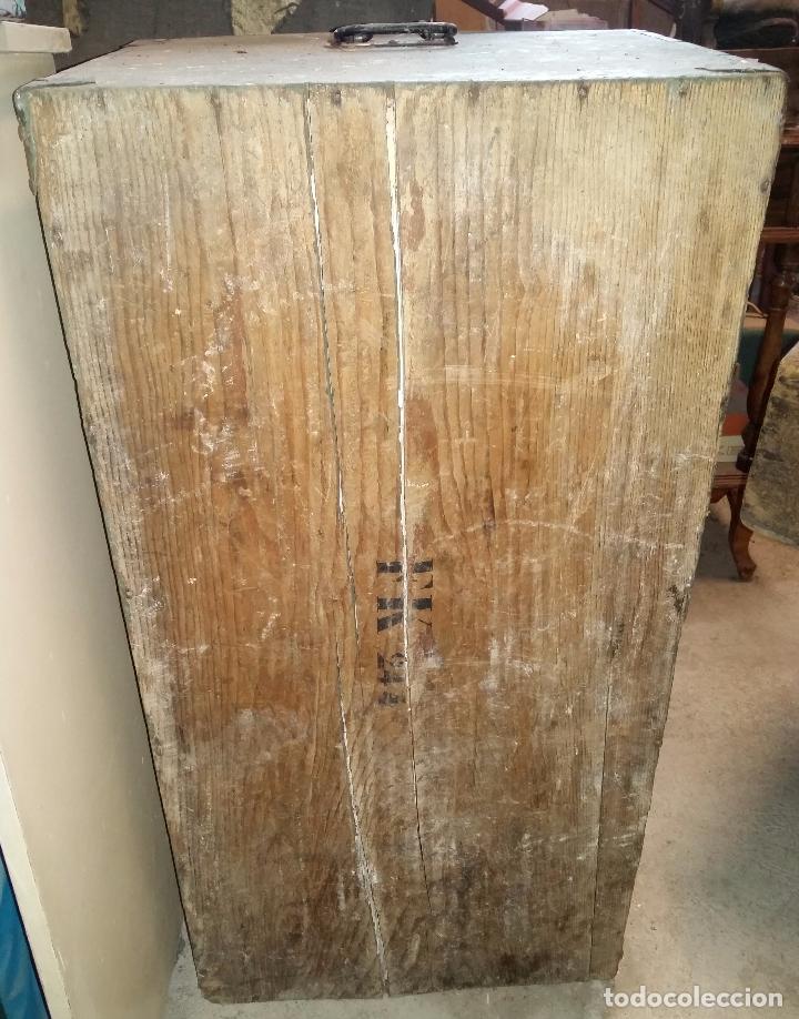 Antig&uuml;edades: Ba&uacute;l de 90 x 46 x 49 cm de madera, decorado - Foto 5