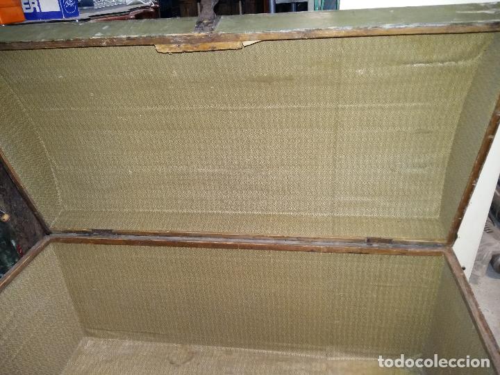 Antig&uuml;edades: Ba&uacute;l de 90 x 46 x 49 cm de madera, decorado - Foto 9