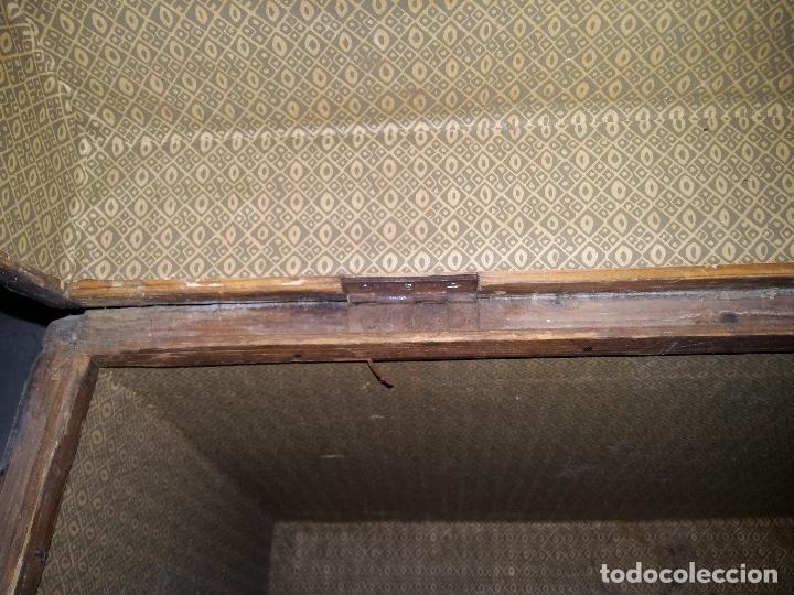 Antig&uuml;edades: Ba&uacute;l de 90 x 46 x 49 cm de madera, decorado - Foto 13