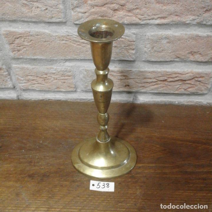 Antig&uuml;edades: ANTIGUO PORTAVELAS DE BRONCE - Foto 1