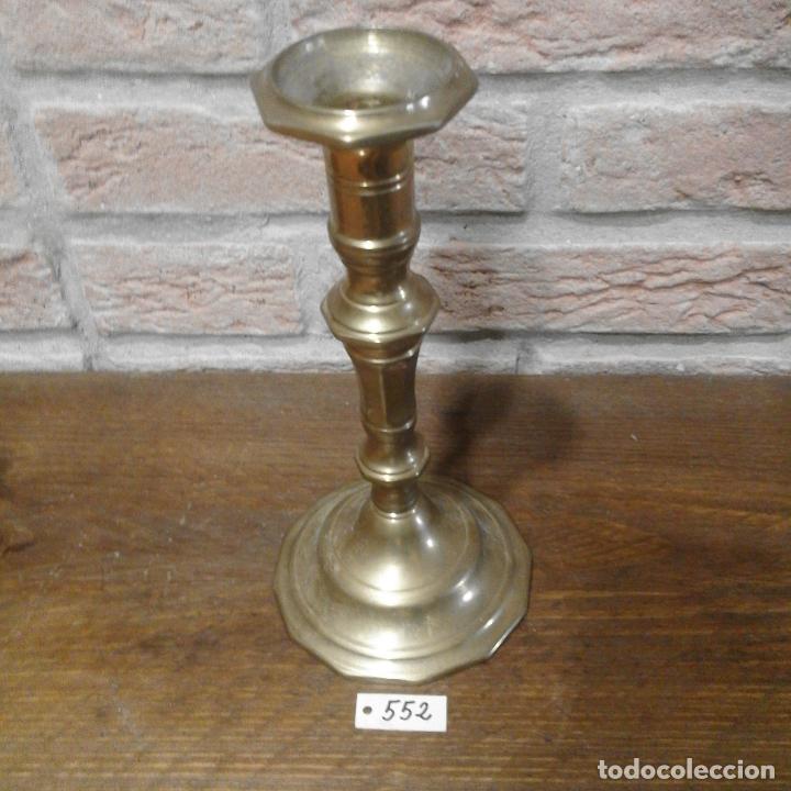 Antig&uuml;edades: ANTIGUO PORTAVELAS DE BRONCE - Foto 1