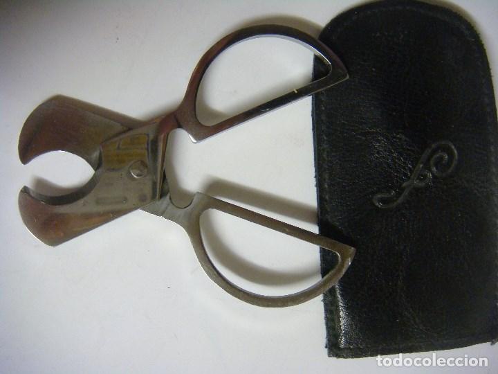 Antig&uuml;edades: TIJERAS CORTA CON SU FUNDA (#)