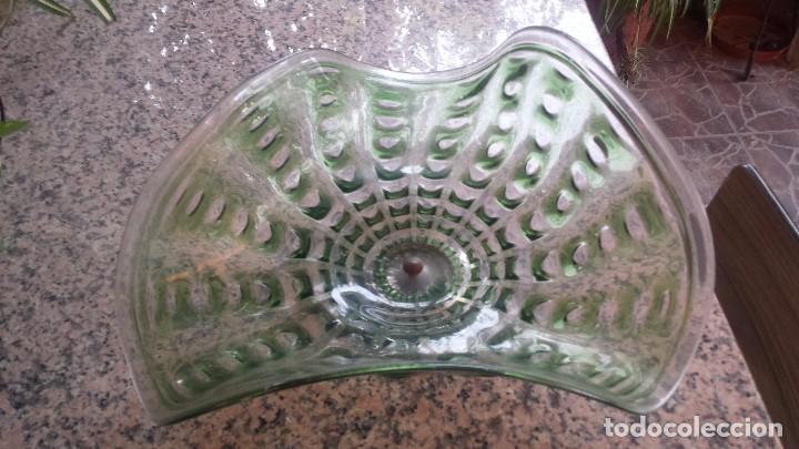 Antig&uuml;edades: antiguo centro de mesa de cristal - Foto 2