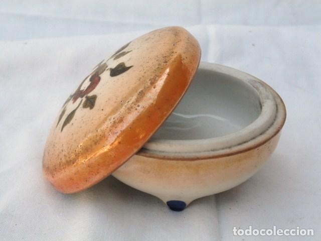 Antig&uuml;edades: JOYERO Y 2 PEQUE&Ntilde;OS PLATOS DECORATIVOS. - Foto 3