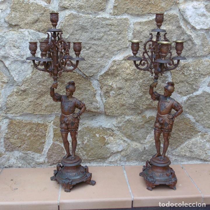 Antig&uuml;edades: PAREJA DE CANDELABROS S.XIX - Foto 1