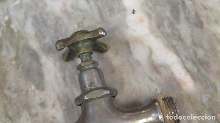 Antig&uuml;edades: ANTIGUO GRIFO DE BRONCE - Foto 2