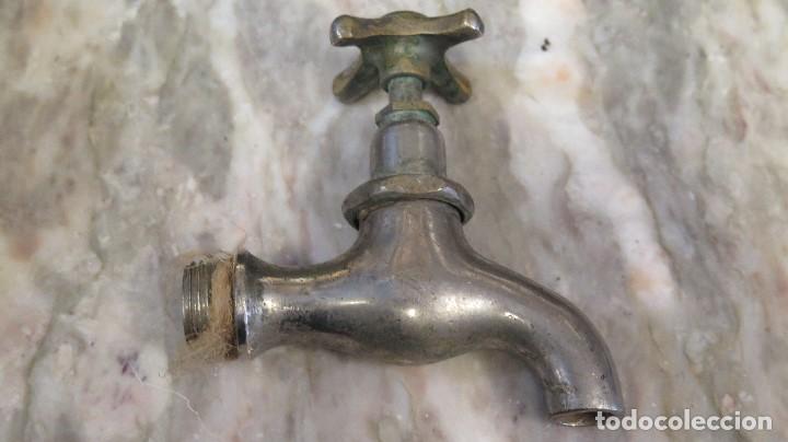 Antig&uuml;edades: ANTIGUO GRIFO DE BRONCE - Foto 3