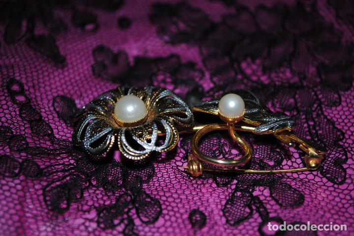Antig&uuml;edades: Antiguo broche damasquinado flor - Foto 1