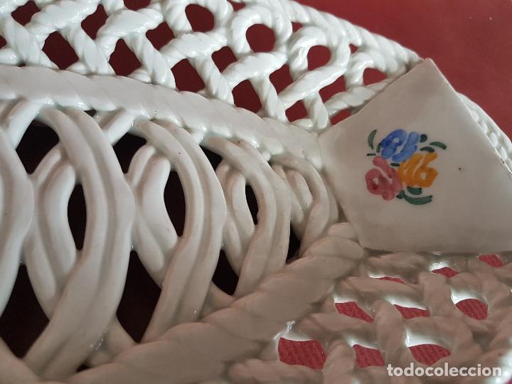 Antig&uuml;edades: BANDEJA EN CERAMICA TRENZADA IMPECABLE - Foto 4