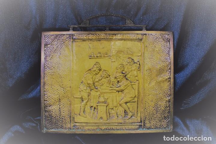 Antig&uuml;edades: Placa Taberna. Alto relieve troquelado. S.XX
