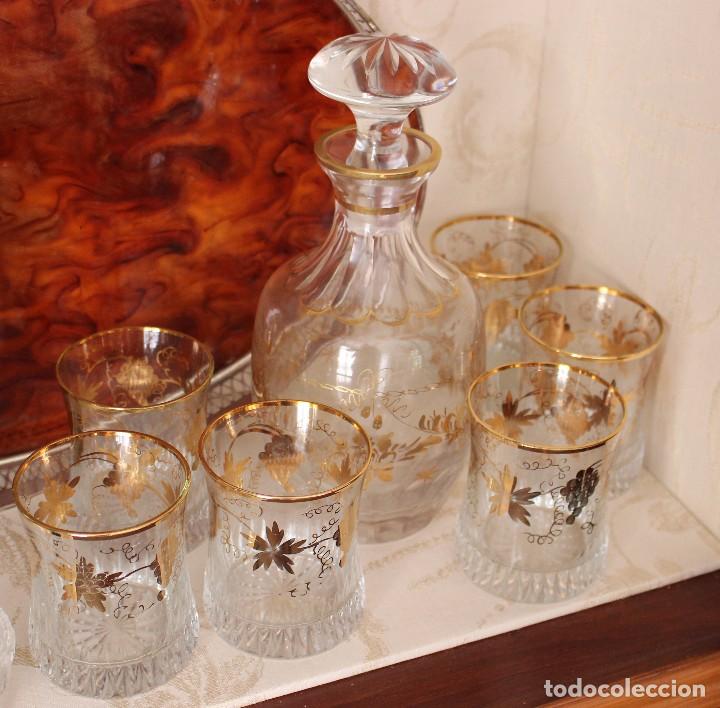 Antig&uuml;edades: BOTELLA CON 6 VASOS SIGUIENDO MODELOS DE LA GRANJA - Foto 1