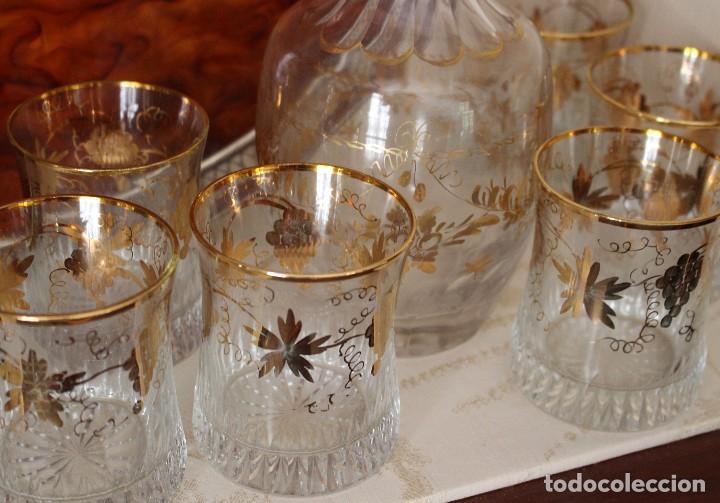 Antig&uuml;edades: BOTELLA CON 6 VASOS SIGUIENDO MODELOS DE LA GRANJA - Foto 2