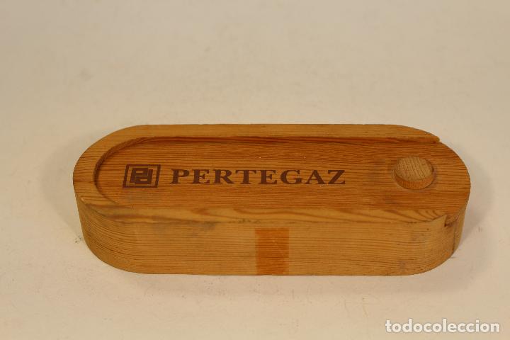 Antig&uuml;edades: caja madera pertegaz - Foto 1