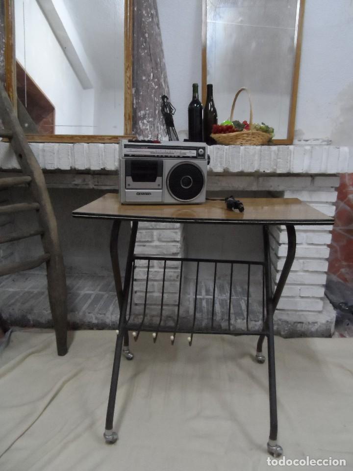 Antig&uuml;edades: Mesa de televisi&oacute;n de los a&ntilde;os 60 - Foto 2