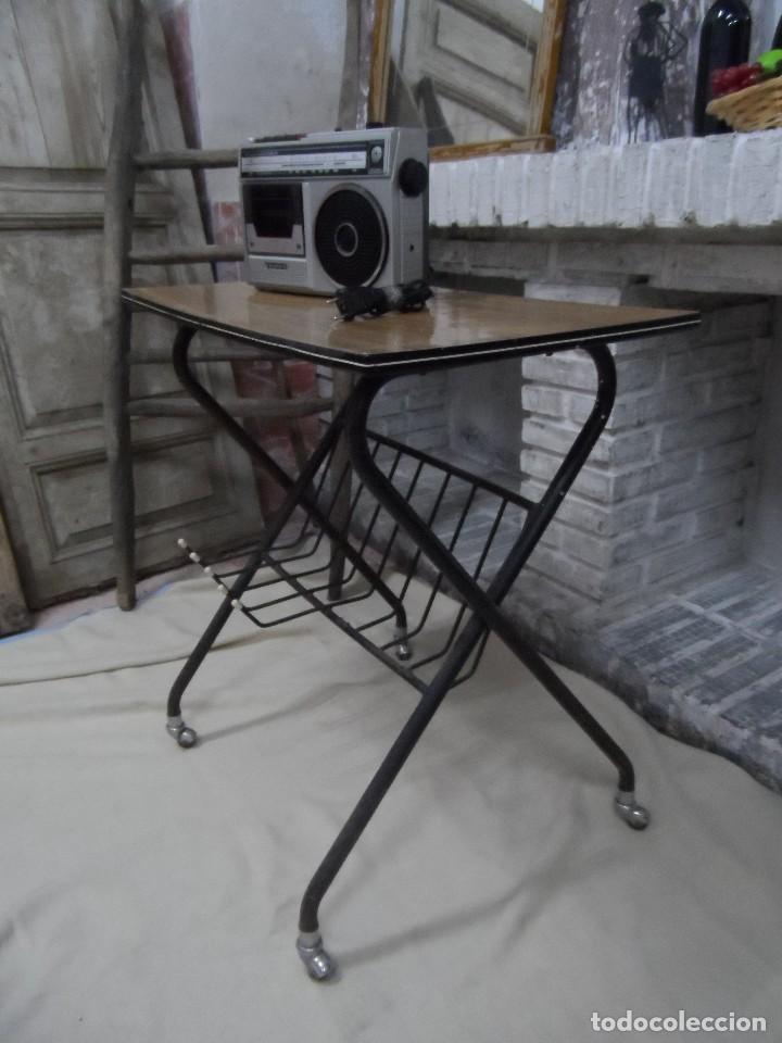 Antig&uuml;edades: Mesa de televisi&oacute;n de los a&ntilde;os 60 - Foto 3