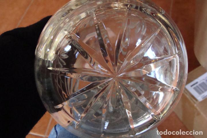 Antig&uuml;edades: Botella de cristal tallado - Yugoslavia. - Foto 2