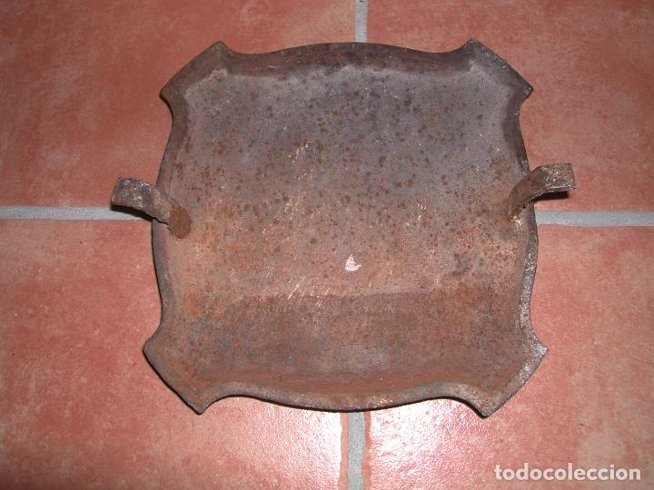Antig&uuml;edades: Placa de hierro numerada para edificio o vivienda, n&uacute;mero 81 - Foto 2