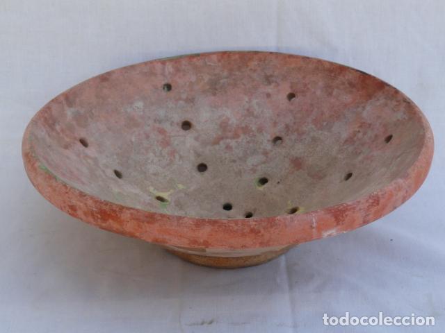 Antig&uuml;edades: ESCURRIDERA DE CER&Aacute;MICA. - Foto 1