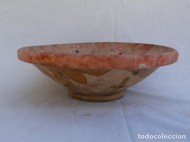 Antig&uuml;edades: ESCURRIDERA DE CER&Aacute;MICA. - Foto 3