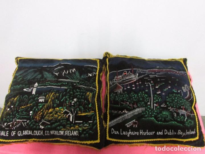 Antig&uuml;edades: Dos cojines de terciopelo Irlanda antiguos #