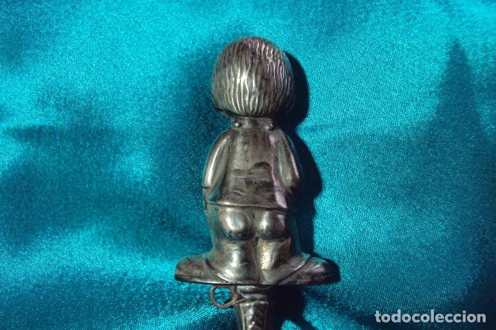 Antig&uuml;edades: Sonajero de plata con inscripciones BEBE en el mango - Foto 4