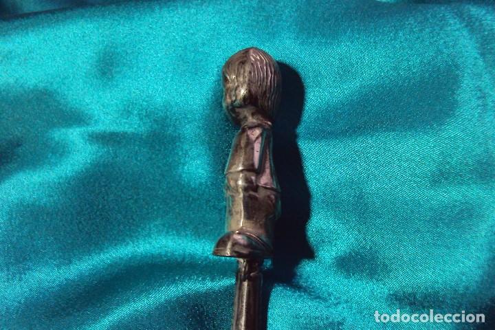 Antig&uuml;edades: Sonajero de plata con inscripciones BEBE en el mango - Foto 5