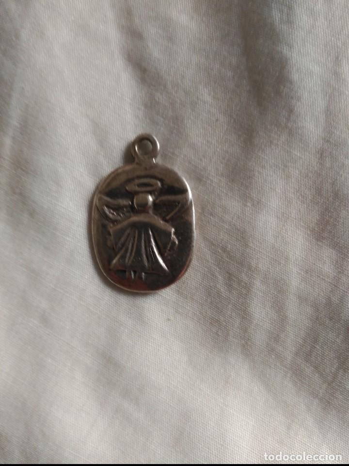 Antig&uuml;edades: medalla en plata angel y texto en ingles 3 cms - Foto 1