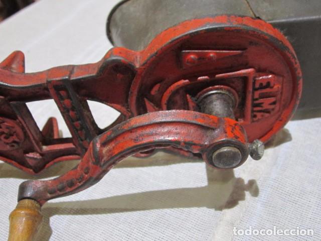 Antig&uuml;edades: Antigua picadora Elma, de hierro. 29 cms. - Foto 2