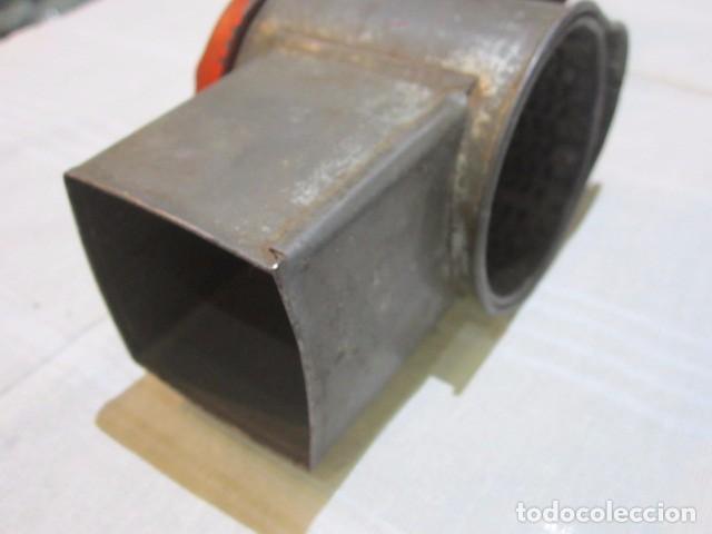 Antig&uuml;edades: Antigua picadora Elma, de hierro. 29 cms. - Foto 5
