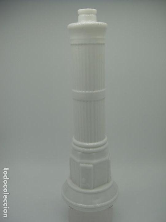 Antig&uuml;edades: Botella opalina blanca - Siglo XX - Foto 1