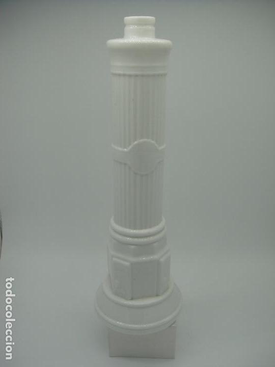 Antig&uuml;edades: Botella opalina blanca - Siglo XX - Foto 2