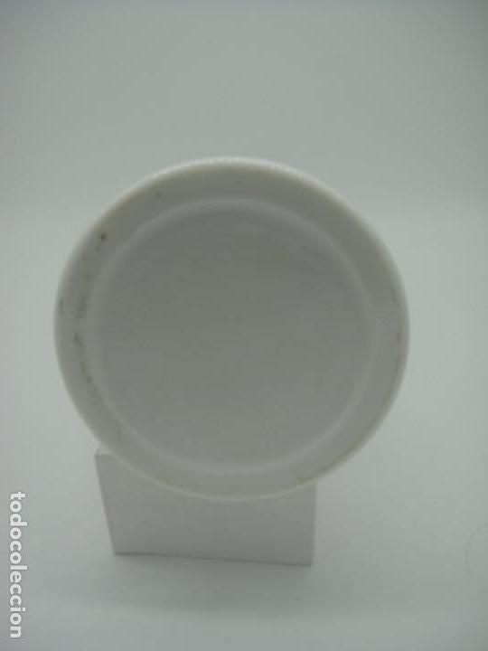 Antig&uuml;edades: Botella opalina blanca - Siglo XX - Foto 3