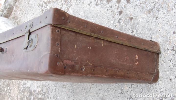 Antig&uuml;edades: MALETA ANTIGUA CON INICIALES - Foto 2