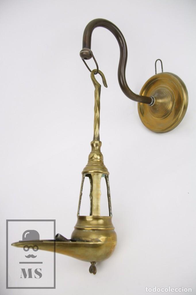 Lámpara de aceite de la antigüedad.