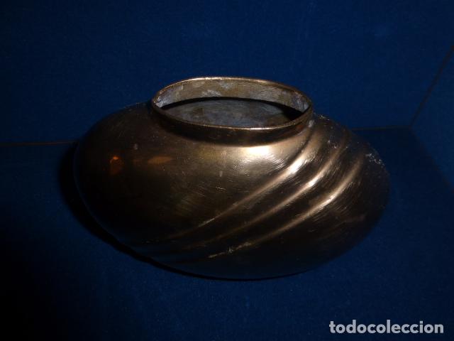 Antig&uuml;edades: ANTIGUO JARRON DE BRONCE CON FORMA OVAL - Foto 2
