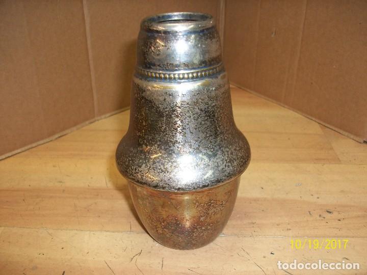 Antig&uuml;edades: ANTIGUO FLORERO DE BRONCE - Foto 1