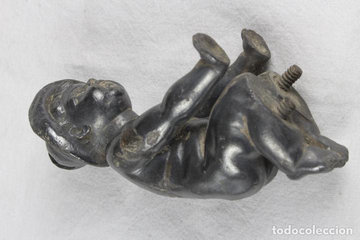 Antig&uuml;edades: figura plomo beb&eacute; con gorrito - Foto 4