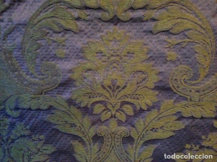 Antig&uuml;edades: DAMASCO FONDO MORADO